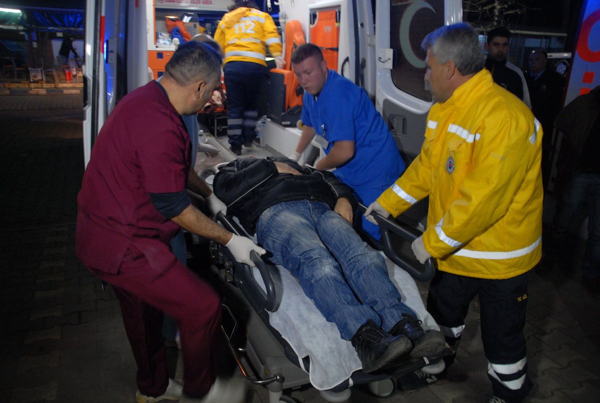 Çanakkale\'de Trafik Kazası: 18 Yaralı