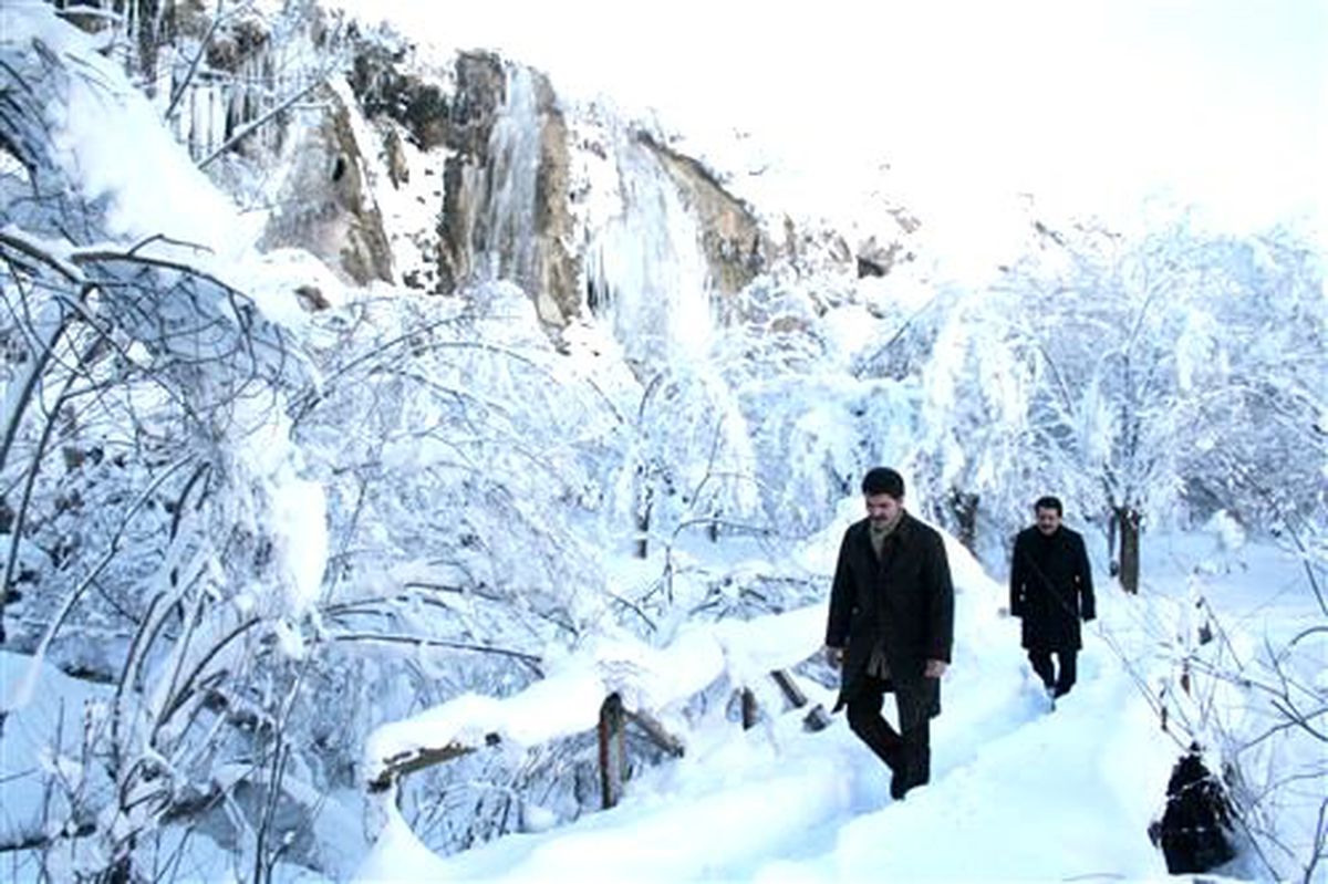 Erzincan\'da Şelale Buz Tuttu