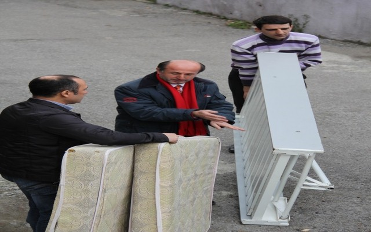Evi Yanan 2 Aileye Eşya Yardımı