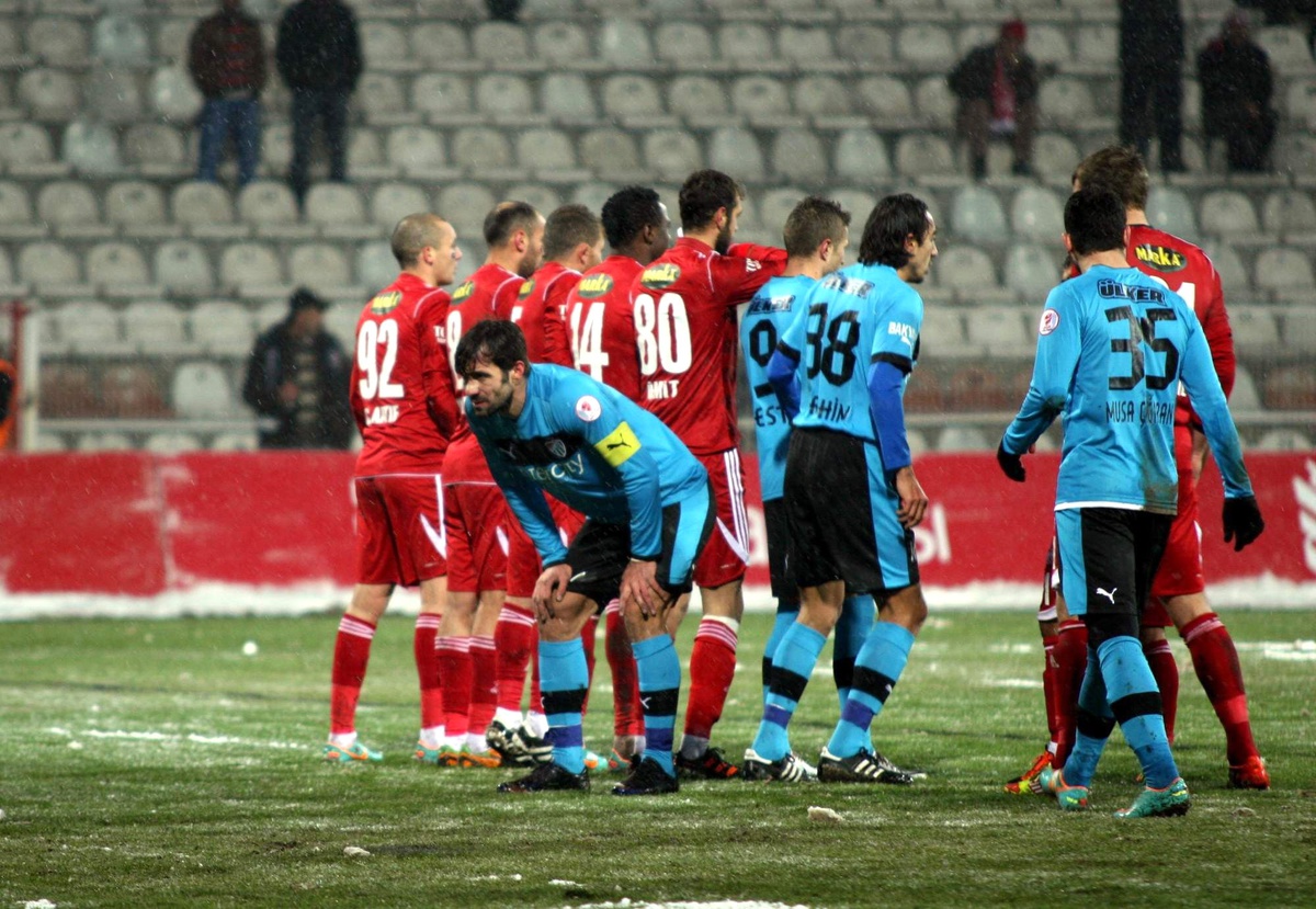 Sivasspor Bursaspor\'u Geçti