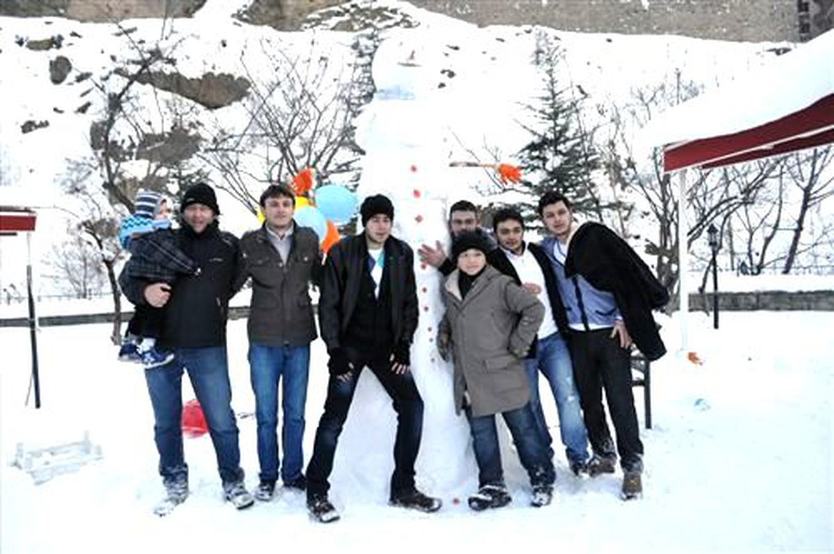 Gümüşhane\'de Kardan Adam Şenliği Yapıldı
