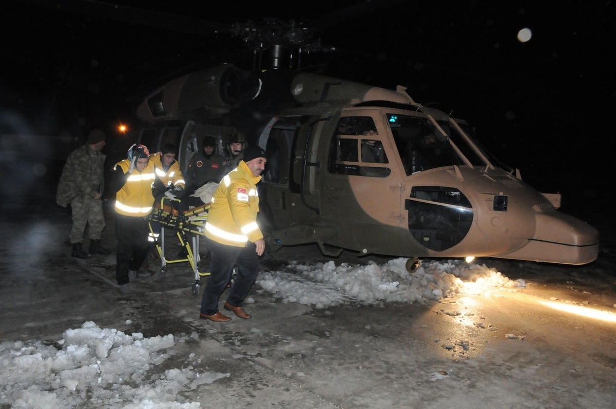 Hamile Öğretmeni Mehmetçik Helikopterle Hastaneye Ulaştırdı