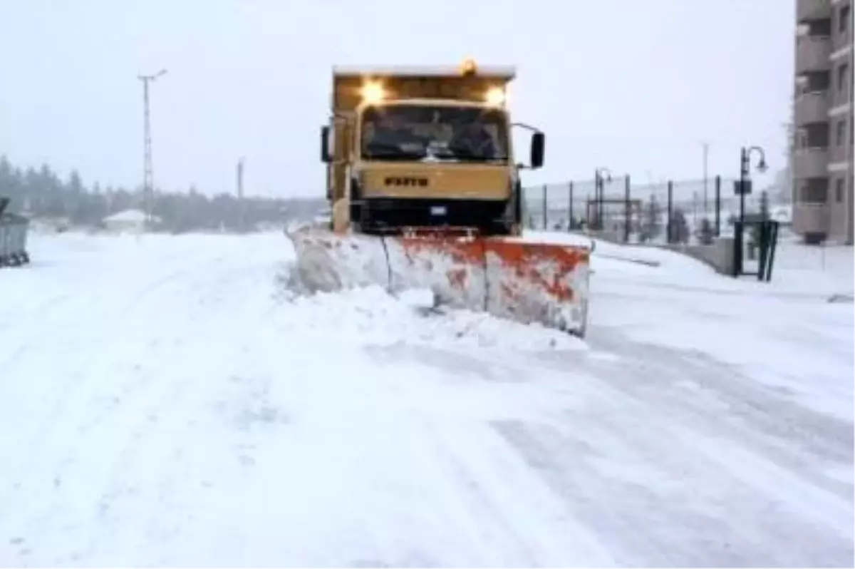 Kar Nedeniyle Güvenlikçiler İlçeye Getirildi