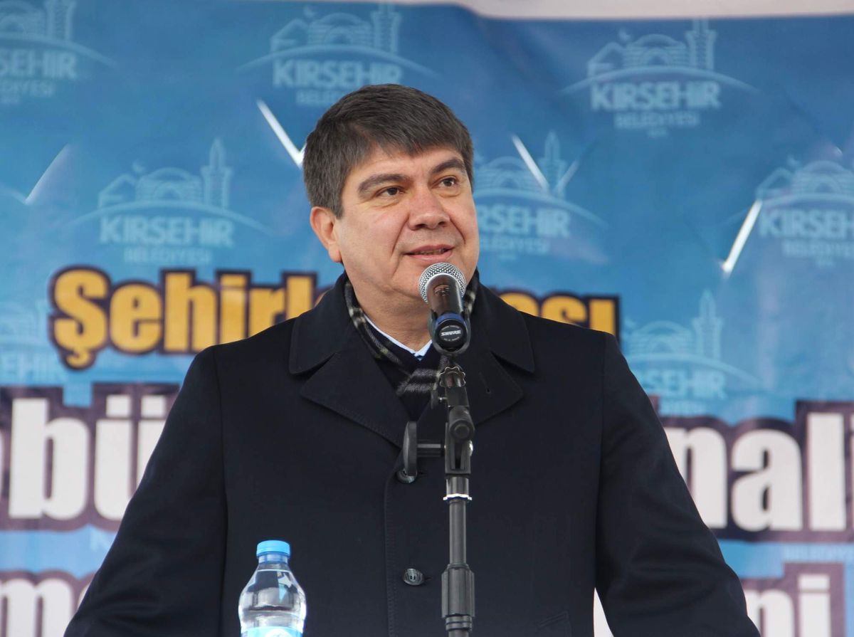 Menderes Türel, Kırşehir\'de İnşaat Süresini Pazarlıkla 1,5 Ay Geriye Çekti