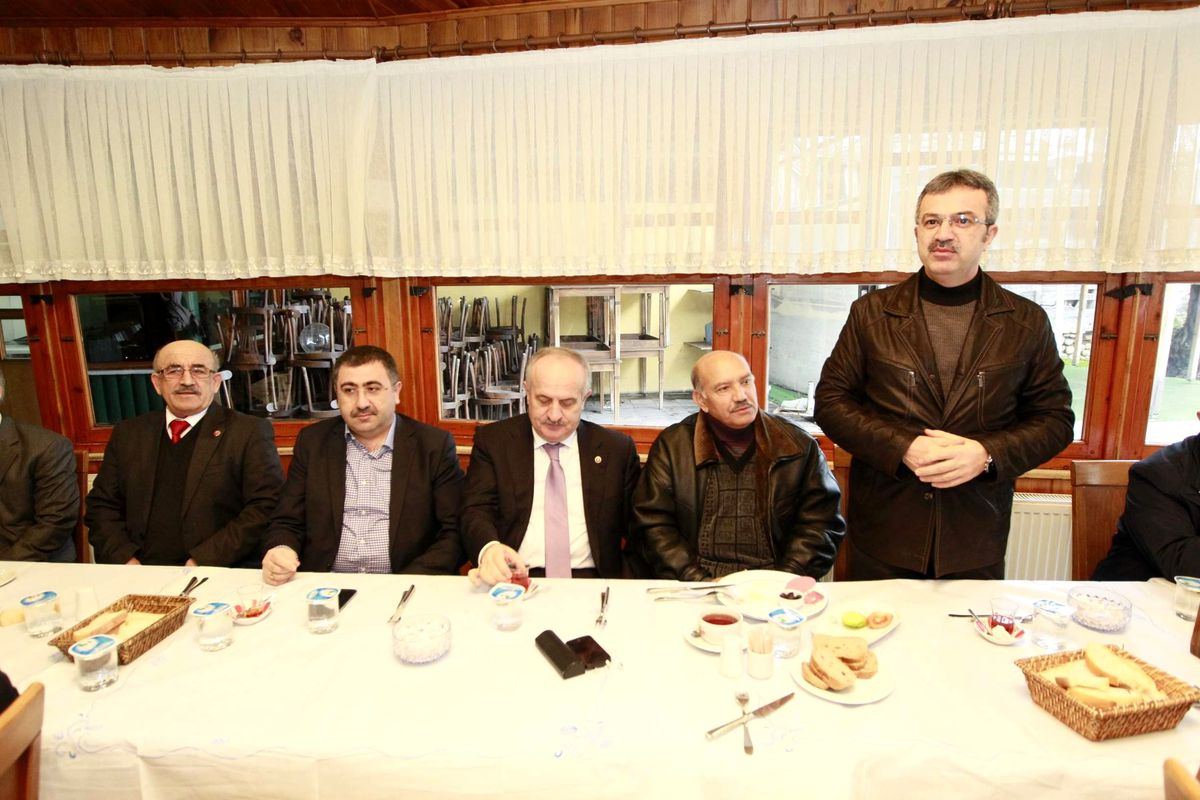 Protokol Muhtarları Topladı