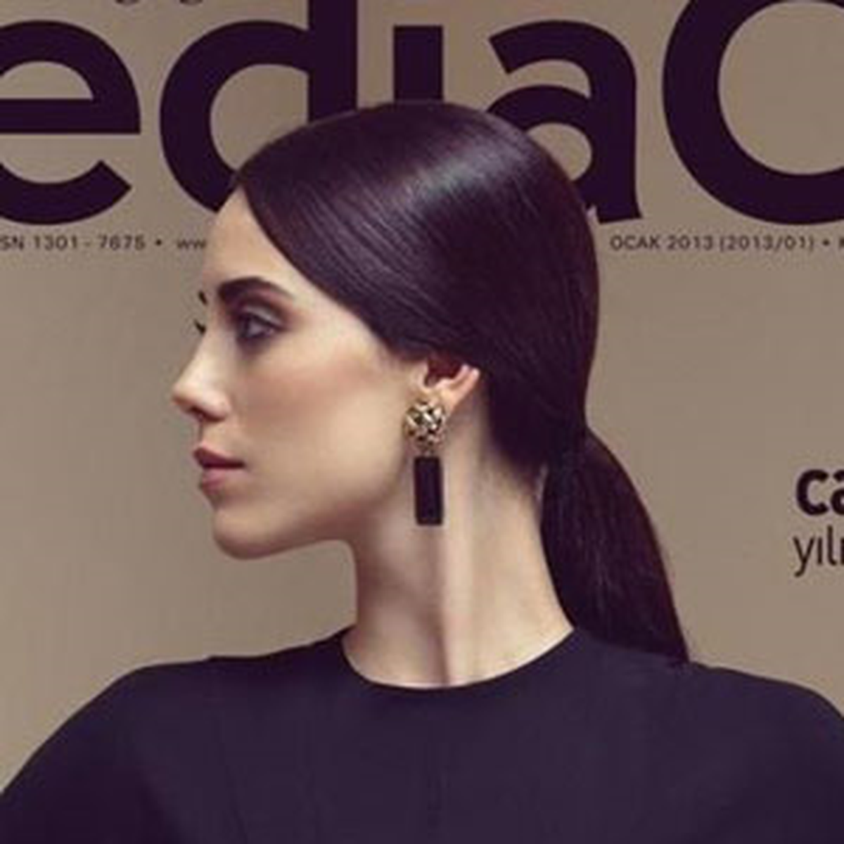 Sadeliğin Yüzü Oldu