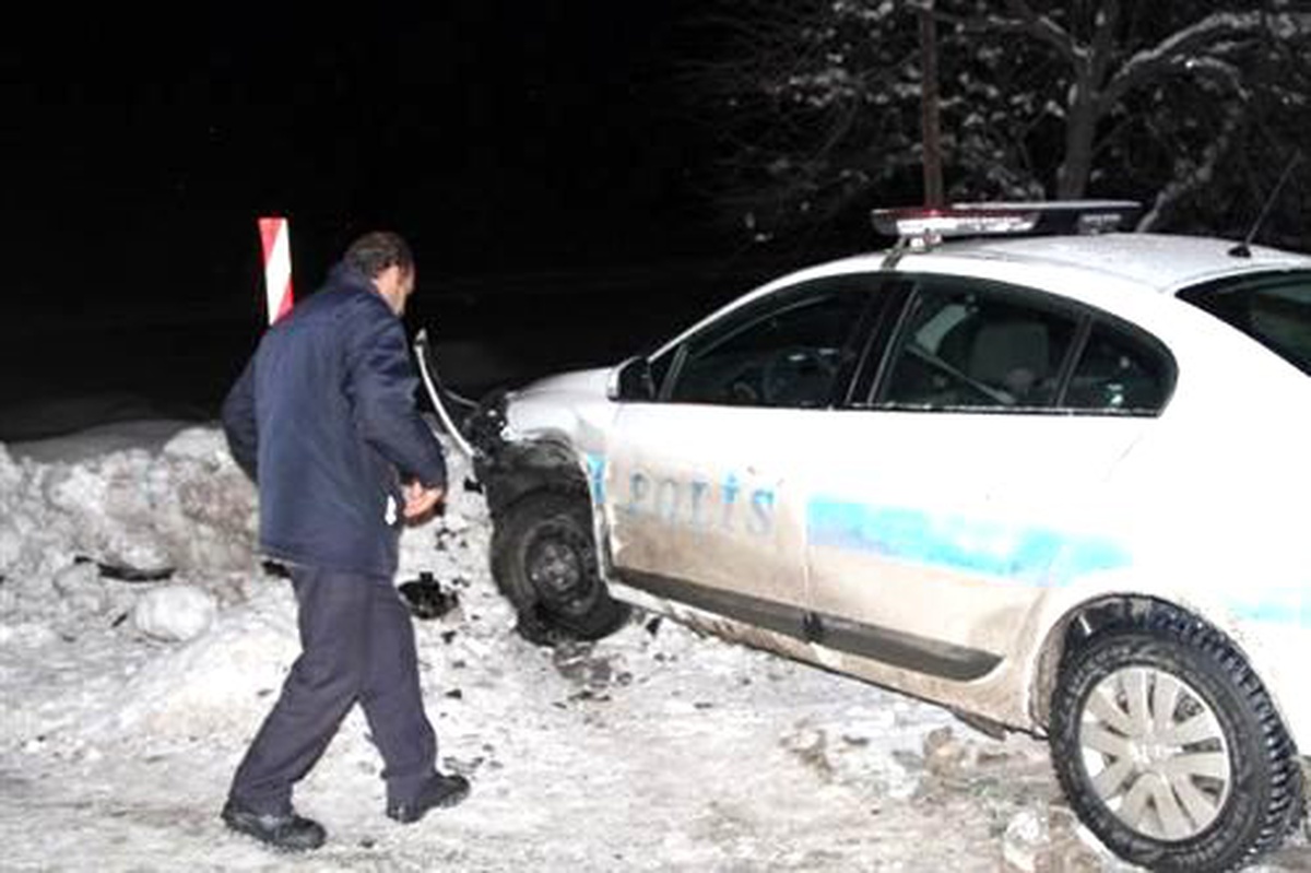 Trafik Polisleri Büyük Tehlike Atlattı