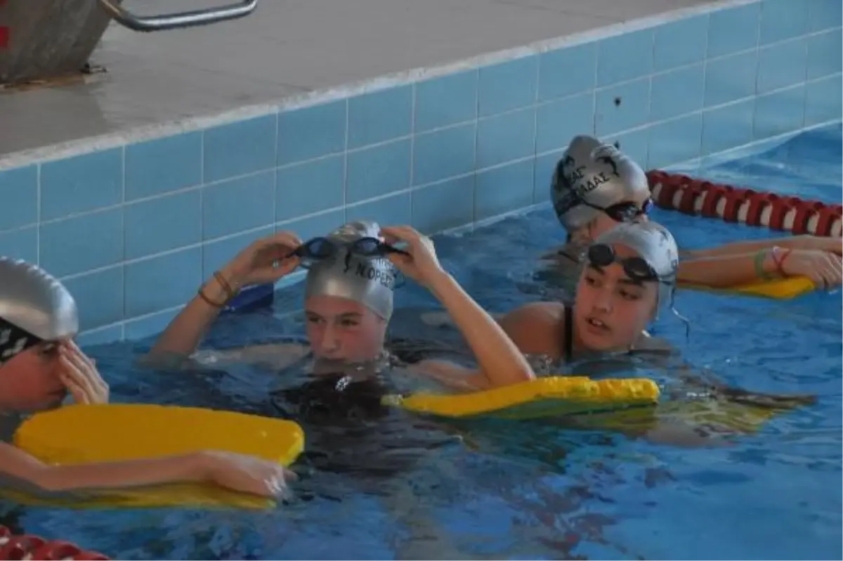 Yunan Yüzücüler Türkiye\'de Antrenmana Başladı