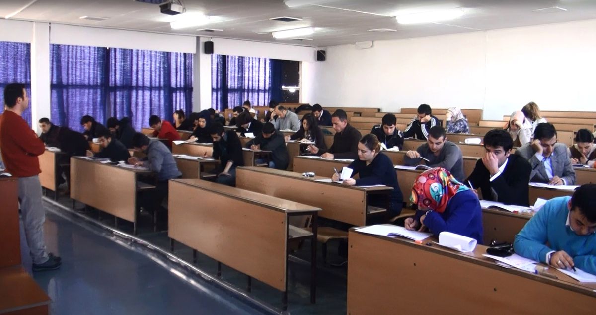 Açıköğretim Fakültesi Final Sınavını Türkiye Genelinde Başarıyla Gerçekleştirdi