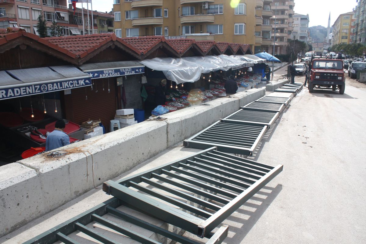 Balık Pazarı Demirlerden Kurtuldu