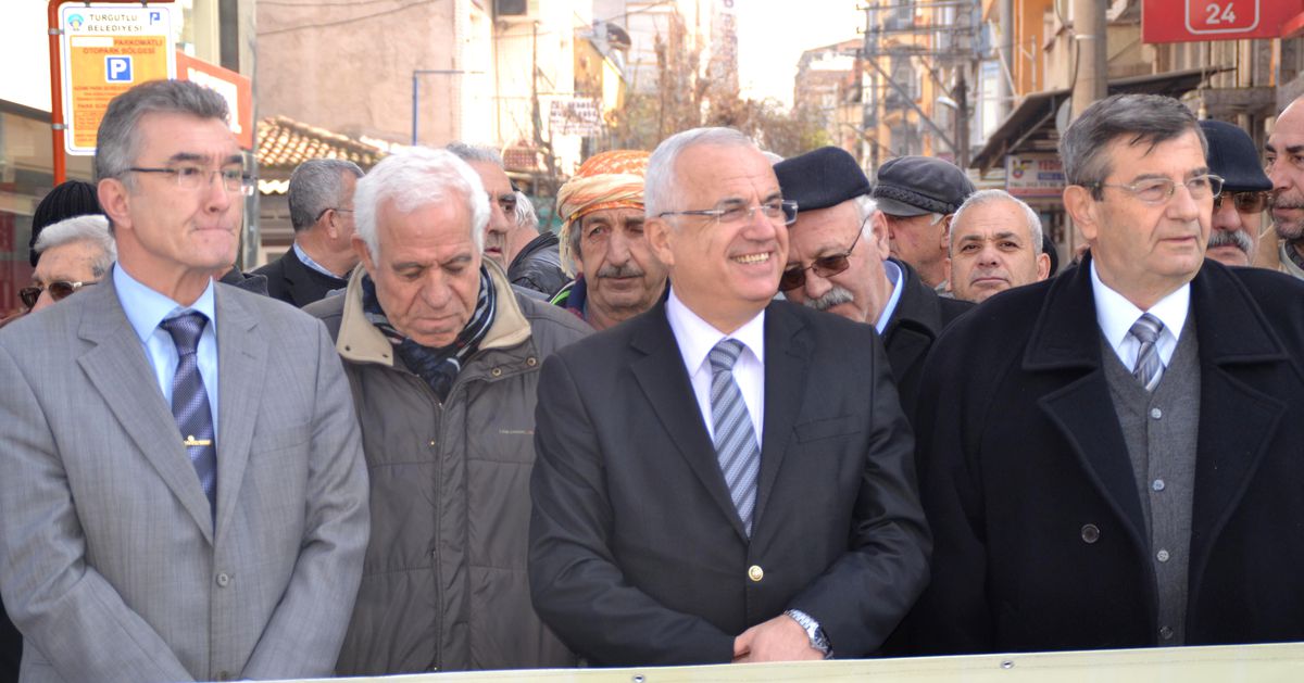 CHP Turgutlu'da Otopark Uygulamasına Karşı İmza Kampanyası Başlattı