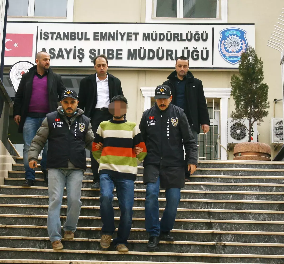 Cinnet Getirip, Suriyeli Yengesini Boğdu