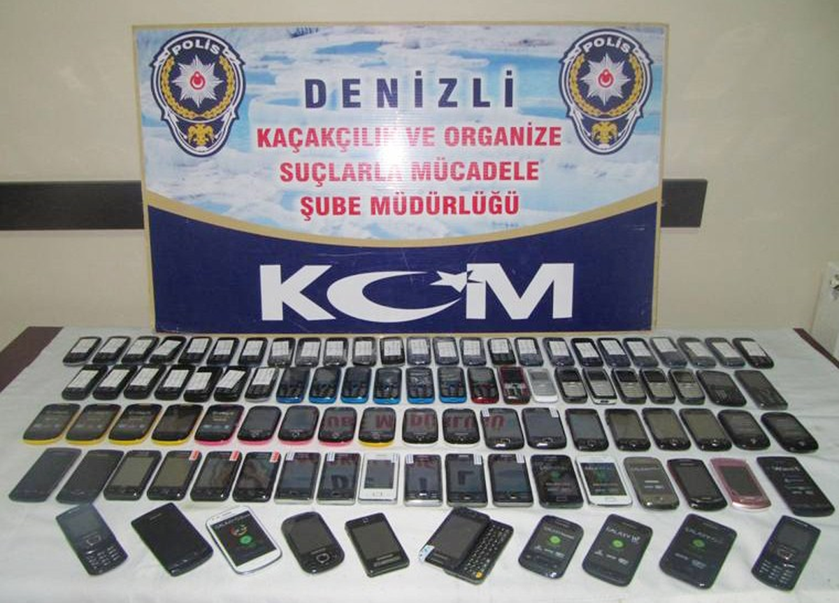 Denizli\'de 95 Kaçak Cep Telefonu Ele Geçirildi