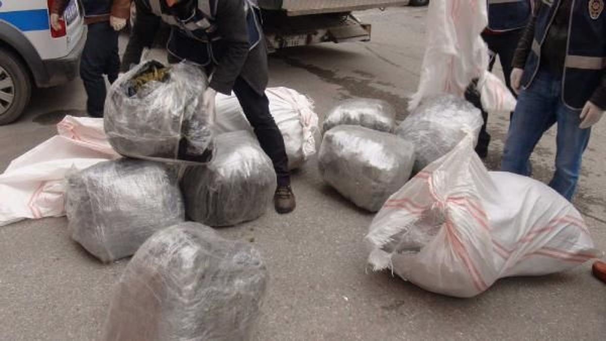 Diyarbakır\'da 17 Kilogram Esrar Ele Geçirildi
