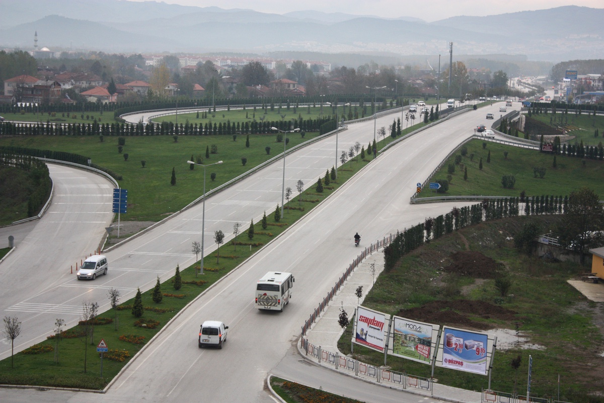 Düzce Konutlar Yolu\'nun Adı Zahid Kevseri Bulvarı Oldu