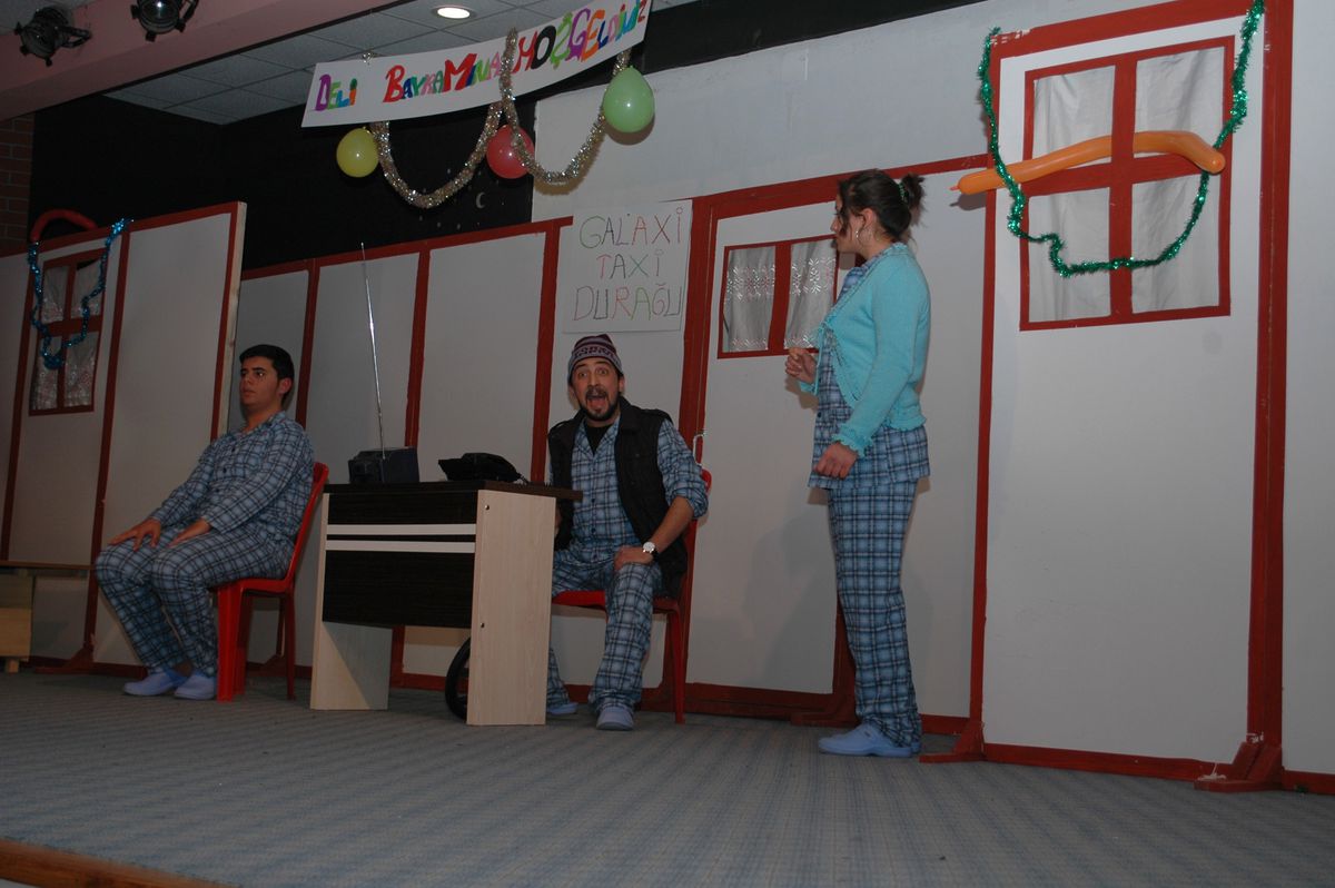 Genç Oyuncular Seyirciyle Buluştu