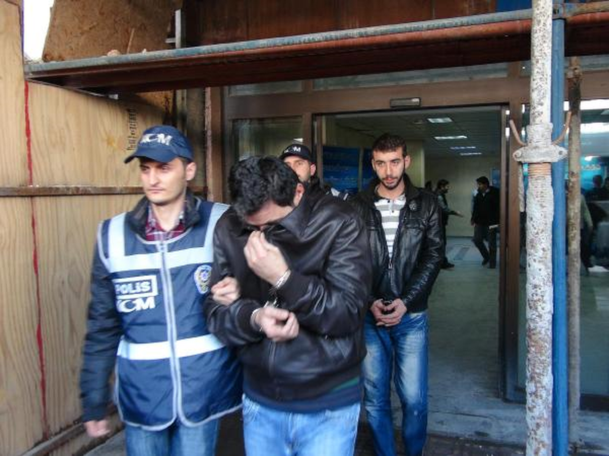 "İkiz Kartla" 300 Bin Liralık Vurgun