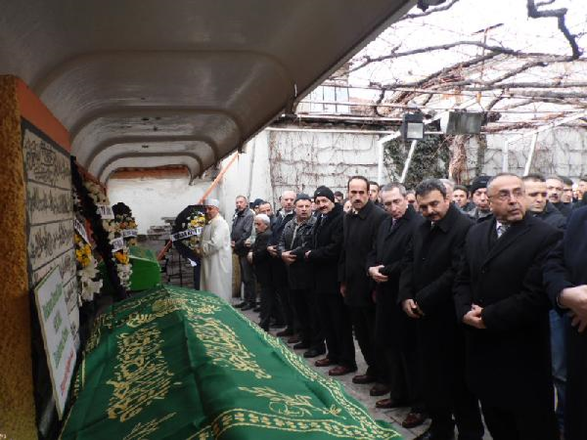 İntihar Eden Polis Çorum\'da Toprağa Verildi