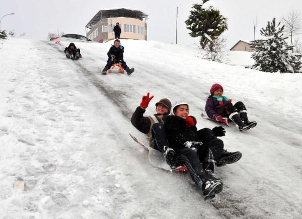 Kartepe\'de Kar Kalınlığı 2 Metreye Ulaştı (Fotoğraflı