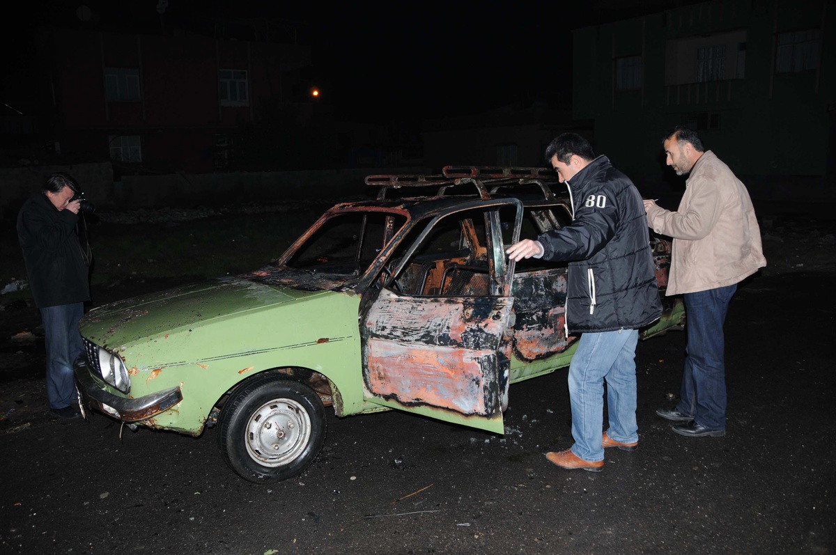 Kavga Ettiği Gencin Babasının Aracını Yaktı