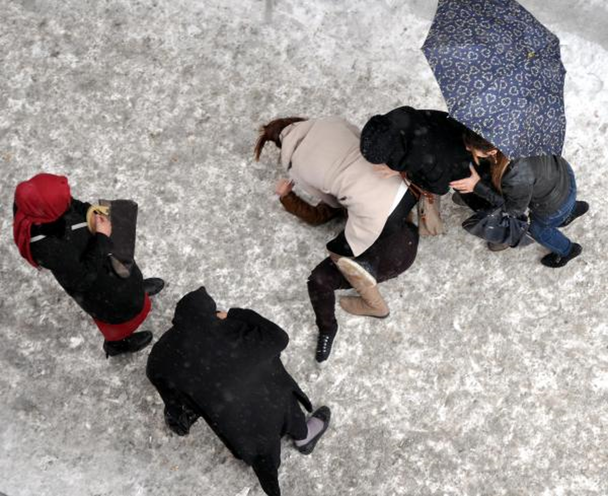 Kızların Tekmeli Yumruklu Kavgası