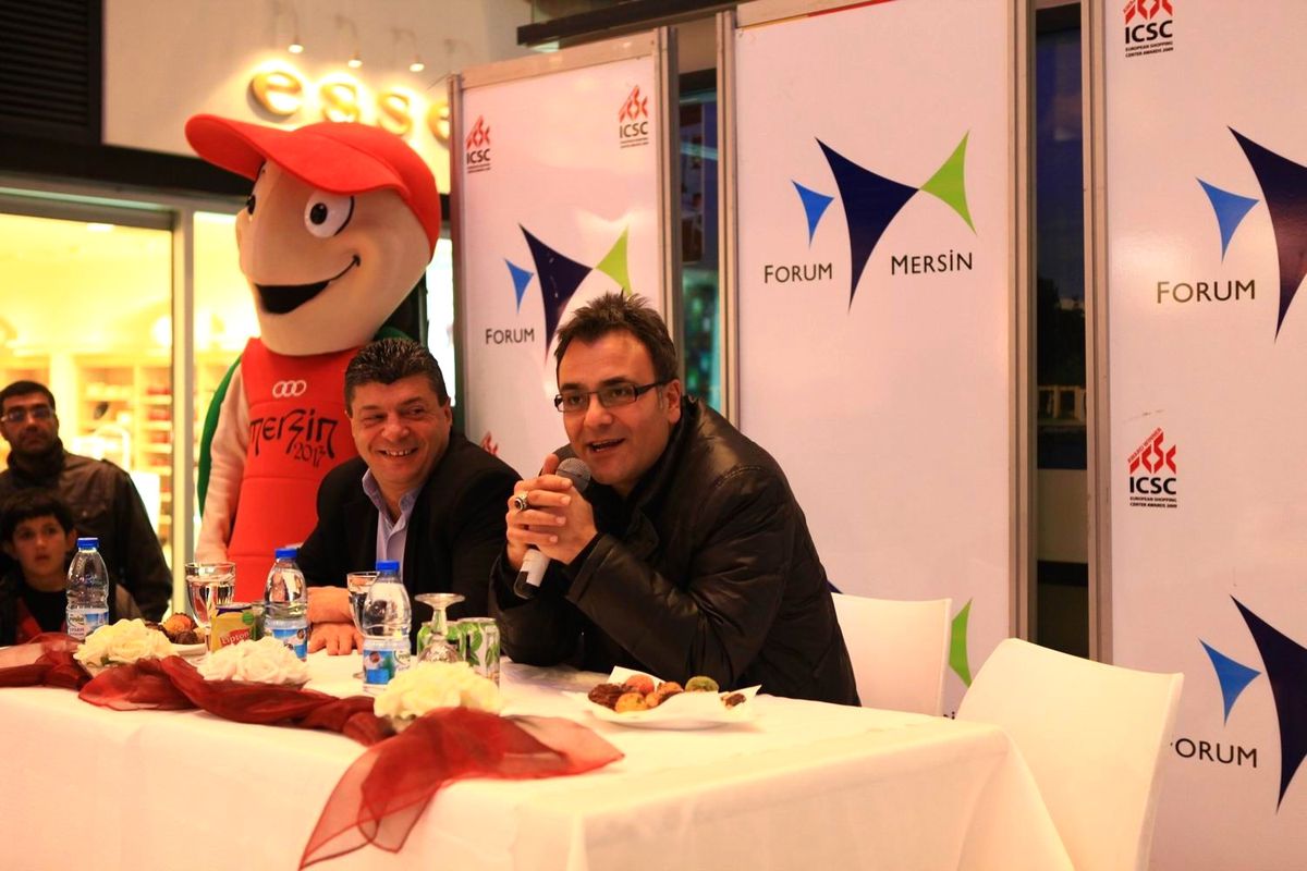 Mesut Yar Forum Mersin\'de Hayranlarıyla Buluştu