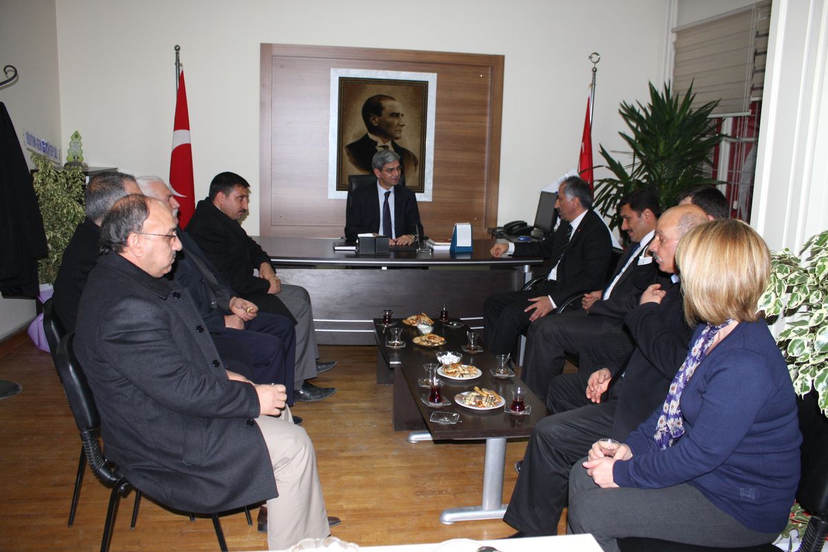 MHP İl Yönetiminden CHP\'nin Yeni Binasına Ziyaret
