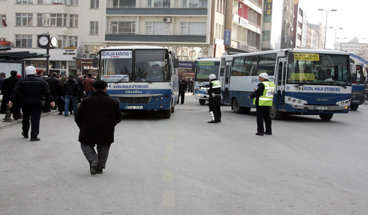 Otobüsler Sivil Trafikçilerin Göz Hapsinde