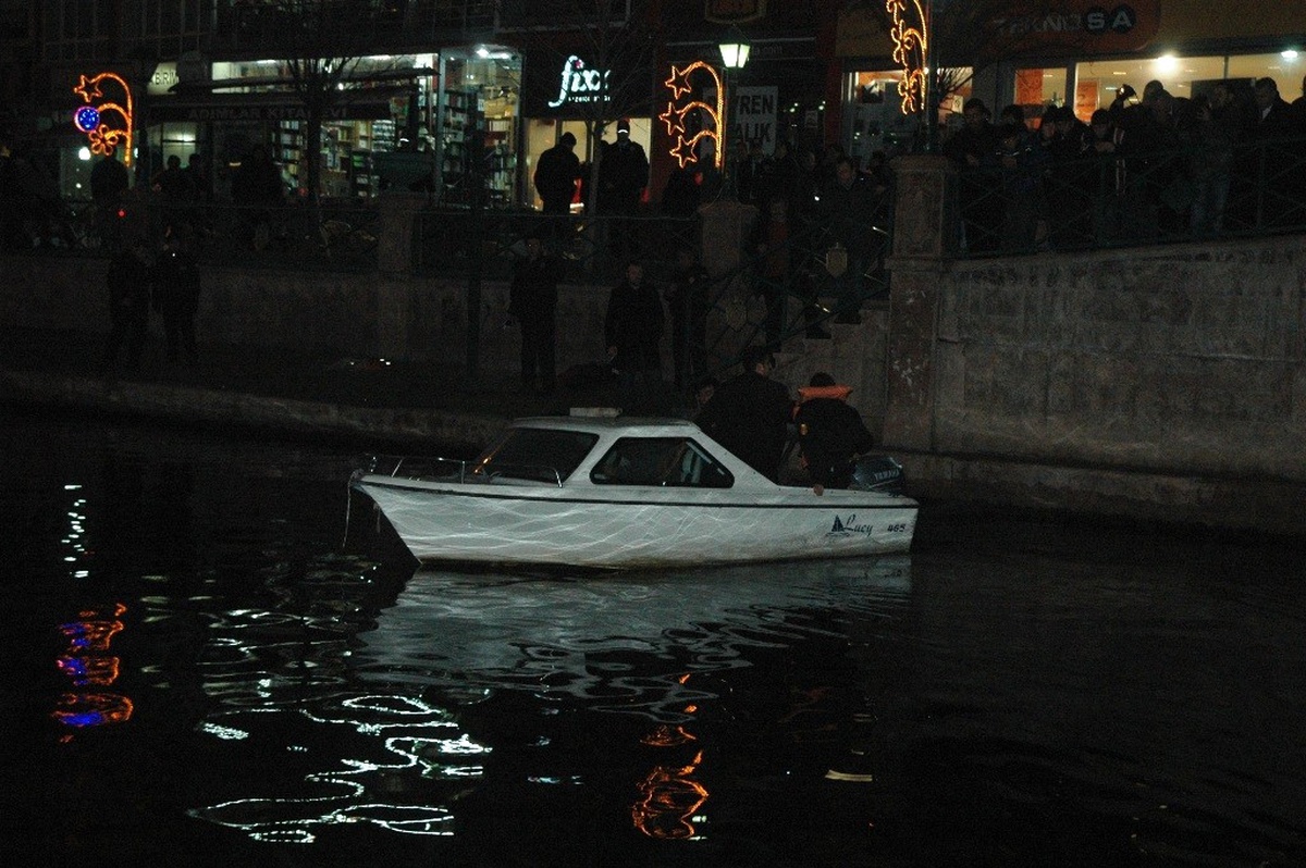 Porsuk Nehri\'ne Atlayan Genç Bulunamadı