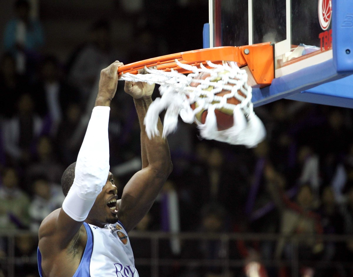 Royal Halı Gaziantep Büyükşehir Belediyespor - Anadolu Efes: 82-92