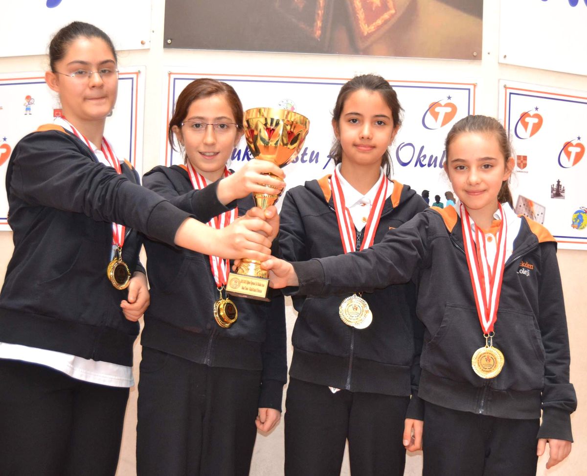 Tekden Koleji Tenis Takımı Kayseri Birincisi Oldu