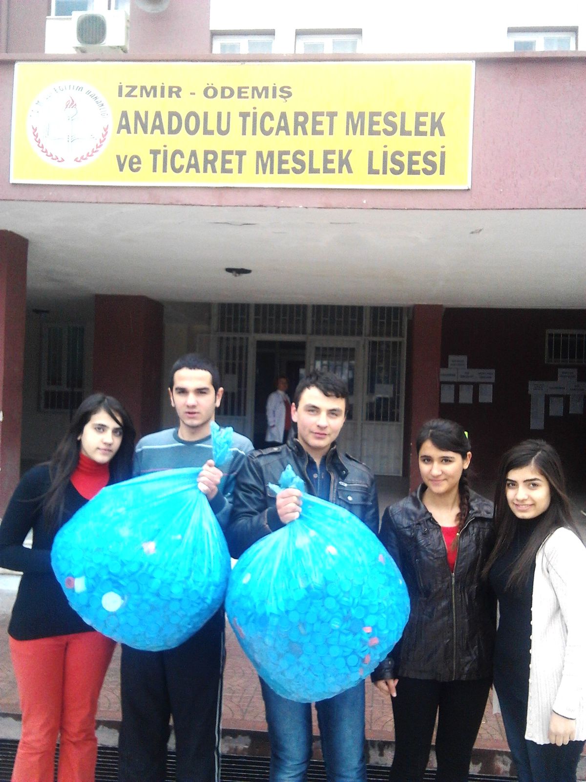 Ticaret Meslek Öğrencileri Mavi Kapak Seferberliğini Tamamladı