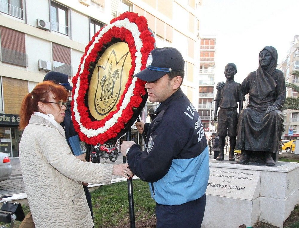 Zübeyde Hanım Ölümünün 90. Yılında Anıldı