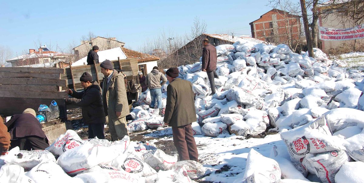 3 Bin 552 Aileye 3 Bin Ton Kömür Yardımı