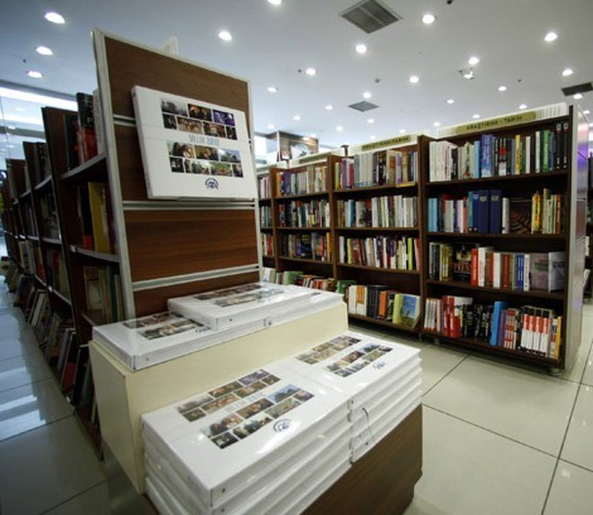 AA 2012 Yıllıkları Kitapçılarda