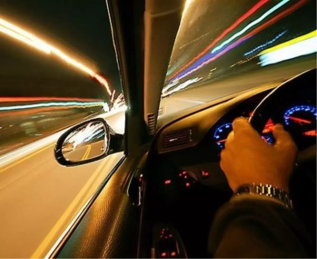 'Aynasına Bakmayan Sürücü' Kaza Yapıyor