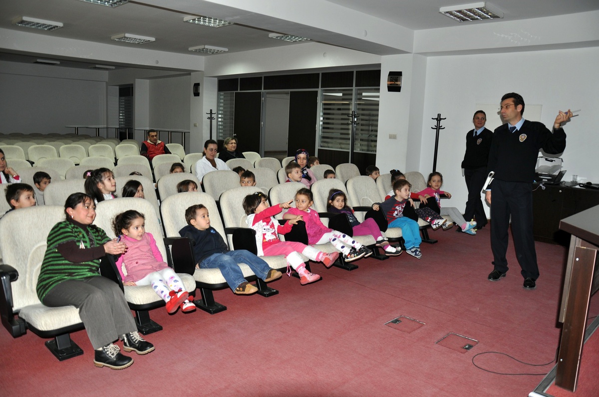 Belediye Kreşinin Minik Öğrencilerine Trafik Eğitimi