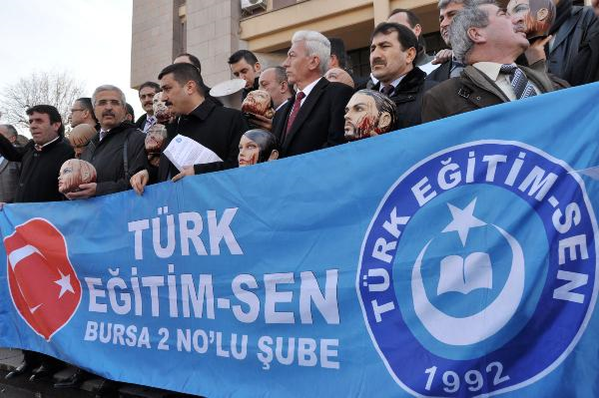Bursa\'da Eğitimcilerden \'Kelle\' Eylemi