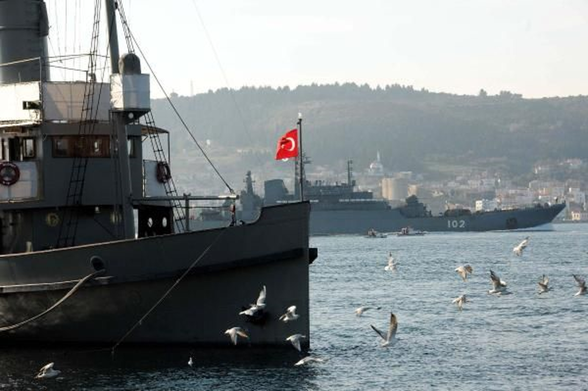 Doğal Gaz Tankeri Çanakkale Boğazı\'ndan Geçti