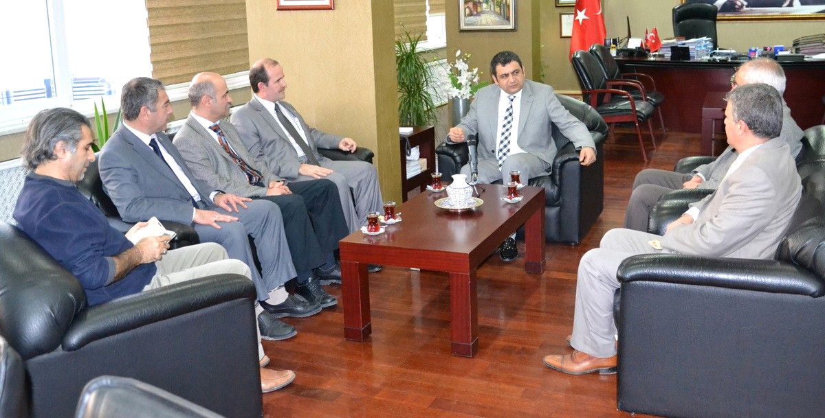 Eğitim-Bir-Sen\'den Rektör Laçiner\'e Destek