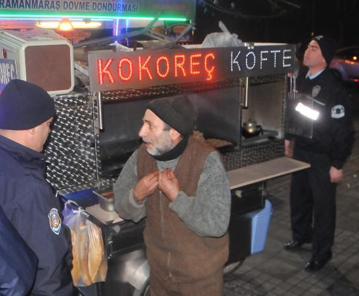 Elinde Bıçakla Polis ve Zabıtaya Direndi