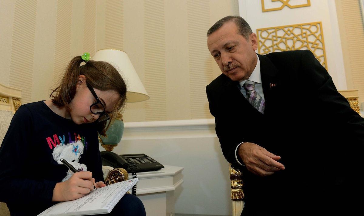 Erdoğan\'dan Küçük Gazeteciye Röportaj