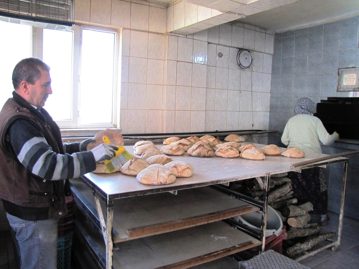 Fırın Sahibi, Köy Ekmeği Çıkarmaya Başladı