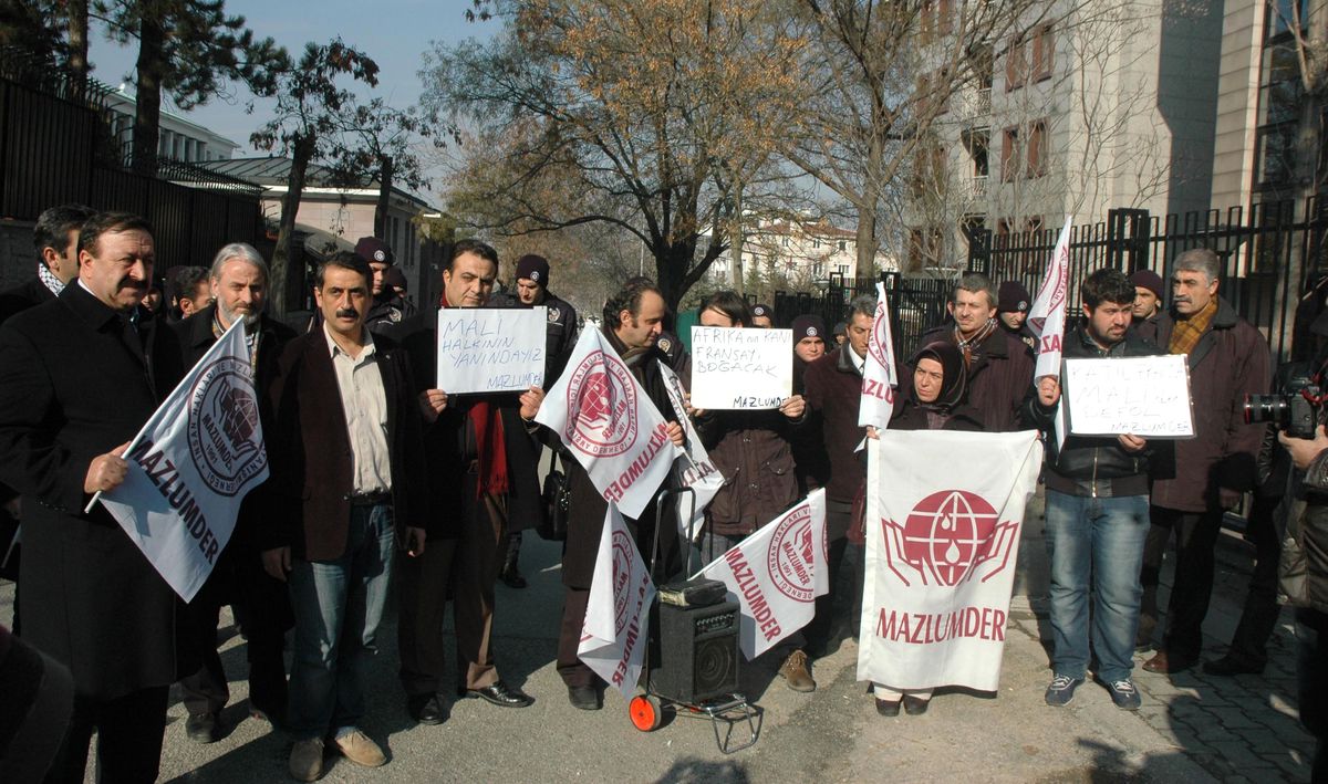 Fransa Büyükelçiliği Önünde Mali Protestosu