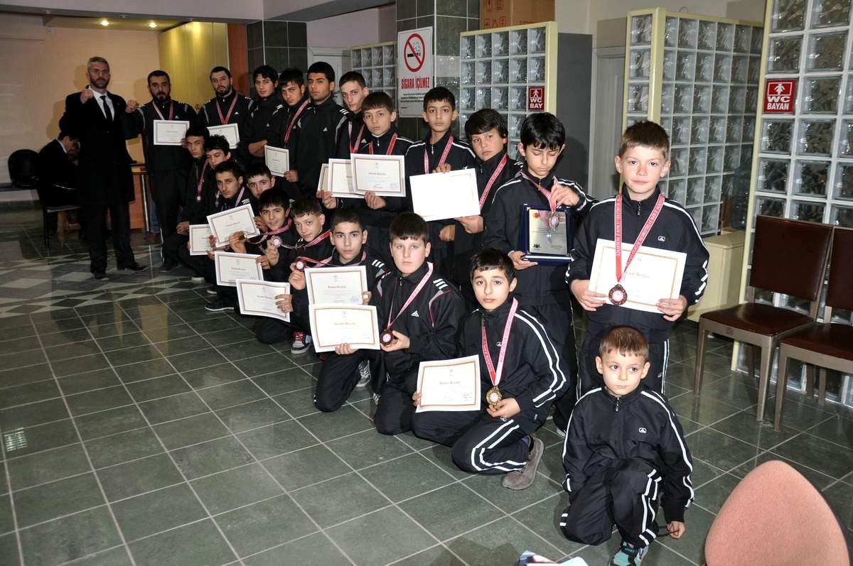 Gönenli Sporcular 16 Madalya ile Döndü