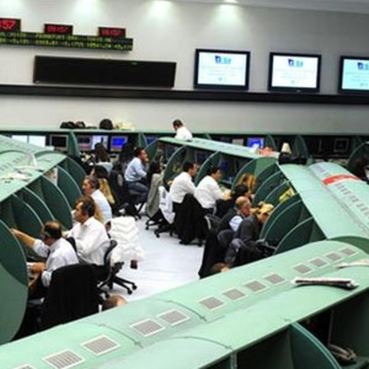 İMKB Kapanış Rekorunu 82.400 Üzerine Taşıdı