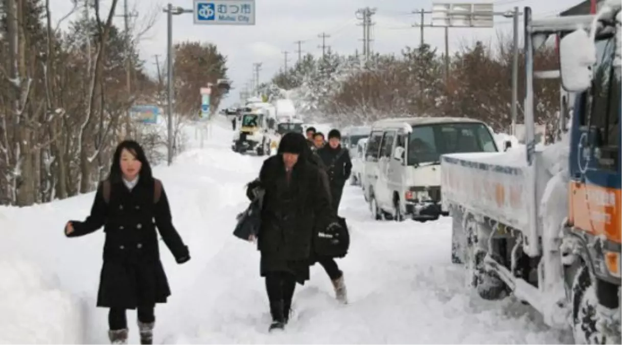 Japonya\'da Kar Yağışı