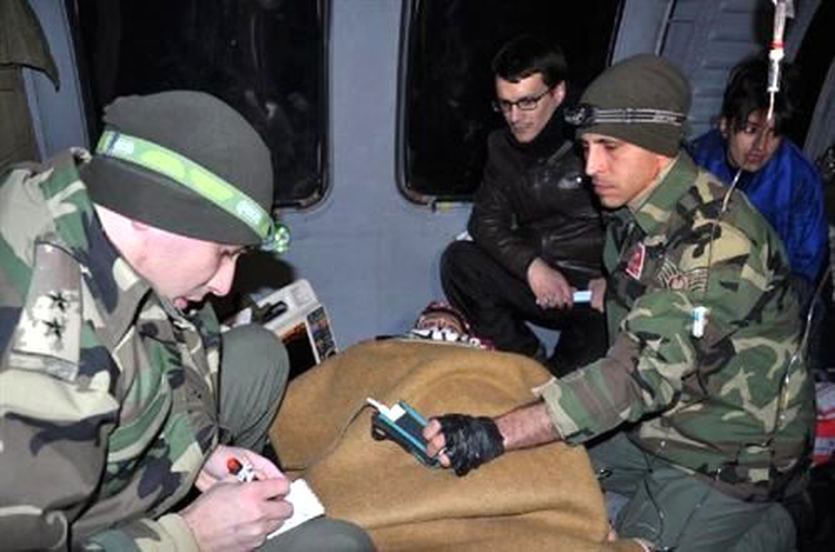 Kardan Yolları Kapanan Köylülerin Yardımına Mehmetçik Yetişti