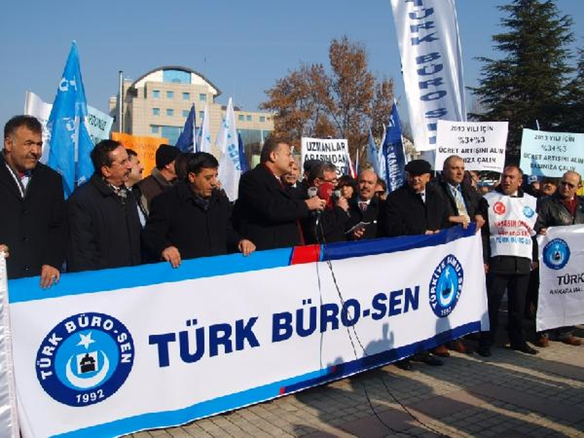 Maliye Bakanlığı Önünde \'Bordro Yakma\' Eylemi