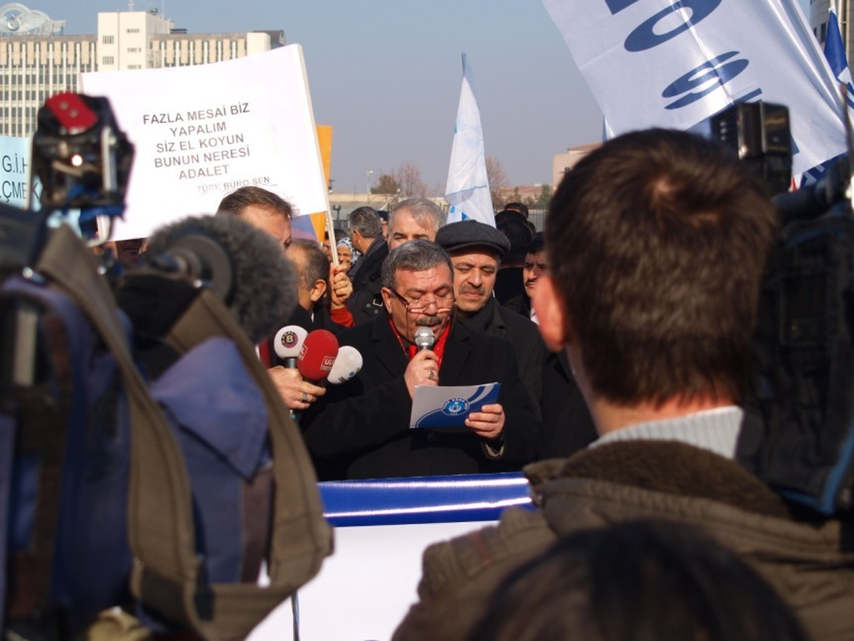 Maliye Bakanlığı Önünde "Bordro Yakma" Eylemi